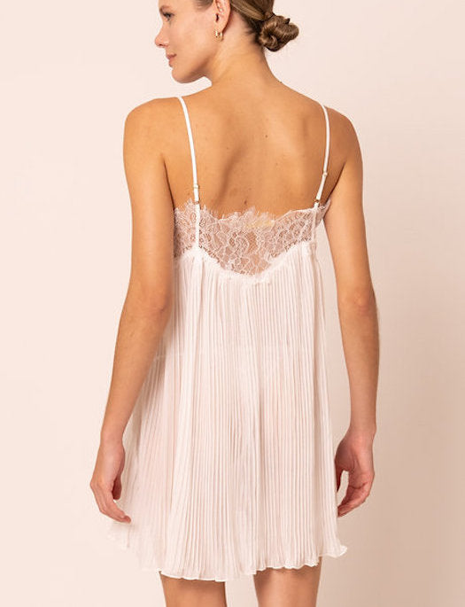 Mari M Romantic Short Nightgown