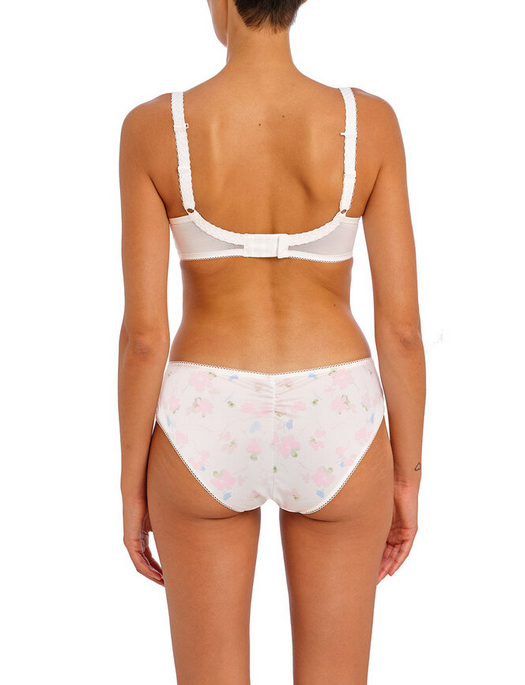 Freya Daydreaming Brief
