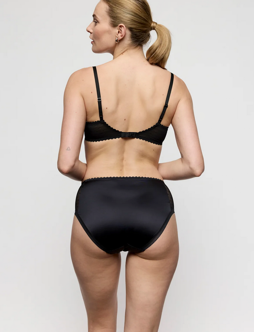 Marie Jo Noova Full Brief