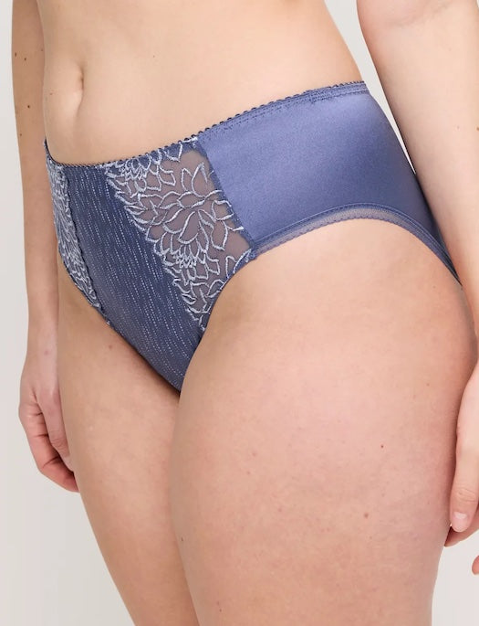 Prima Donna Monterrey Full Brief